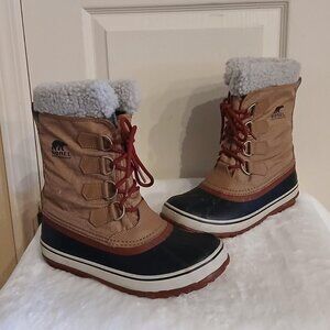 Sorel Winter Carnival waterproof insulated boots, Women's size 6.